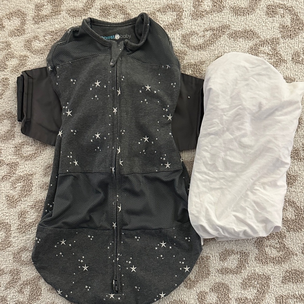 2 Snoo baby swaddles Gray Star and White, Size Small
